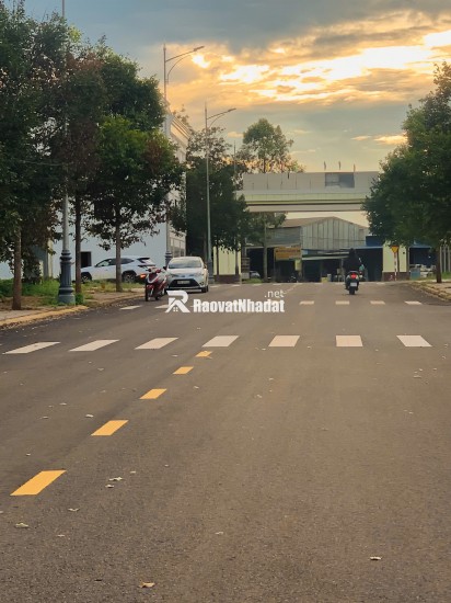 Đất nền tại KĐT Ân Phú, chính chủ, sẵn sổ, vị trí đẹp view công viên giá 3,2 tỷ