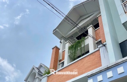 Nhà ngang 5m, hẻm xe hơi Đỗ Xuân Hợp, Sổ vuông vức, không lỗi phong thủy nhỏ hơn 4 tỷ