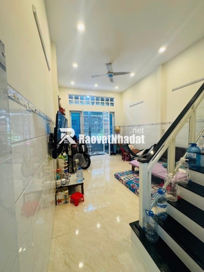 Bán nhà mặt phố Lê Văn Quới, Bình Tân. DT 4x12m, 2 tầng, 2PN. Sổ hồng, giá 4.6 tỷ. LH: 0909898125