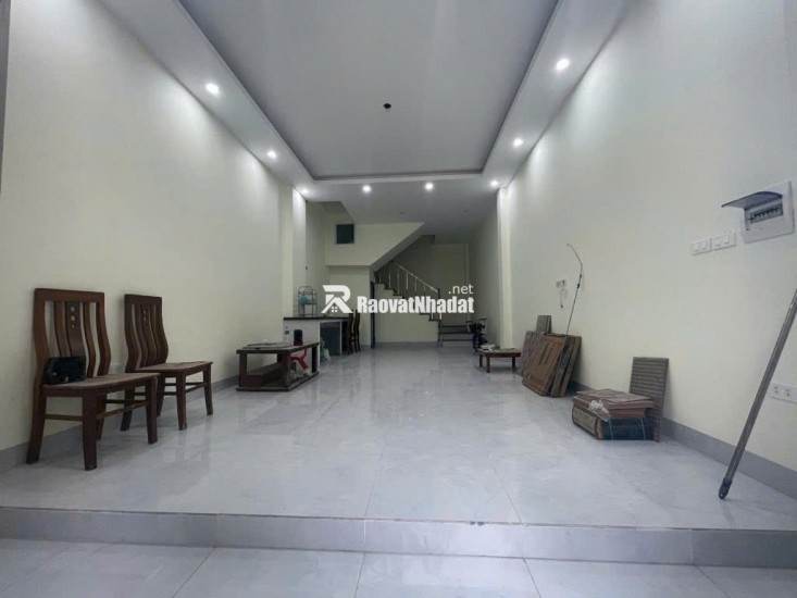 Bán nhà ngõ 465 Ngọc Thuỵ 40m x 3T oto tránh, oto vào nhà chỉ nhỉnh 6 tỷ. LH 0936123469