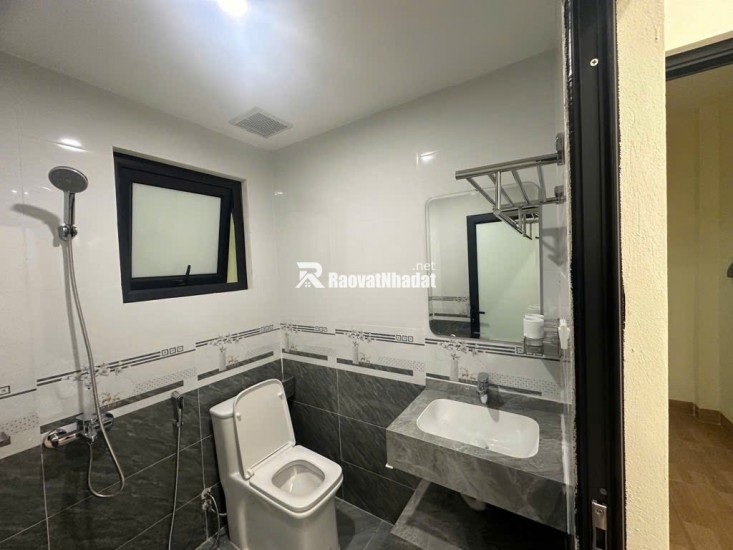 Bán nhà ngõ 465 Ngọc Thuỵ 40m x 3T oto tránh, oto vào nhà chỉ nhỉnh 6 tỷ. LH 0936123469