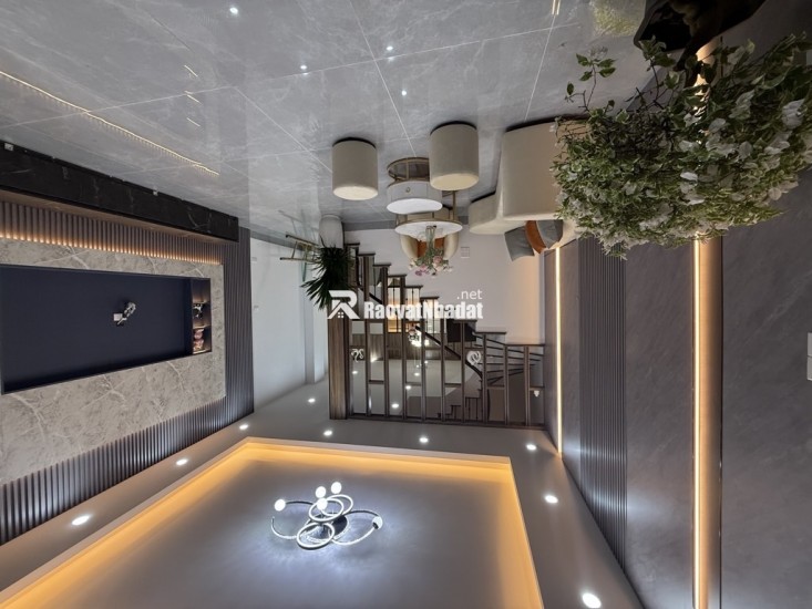  Đại La – 45m – 5 Tầng – Mặt Tiền 5m – Giá: 10.8 Tỷ