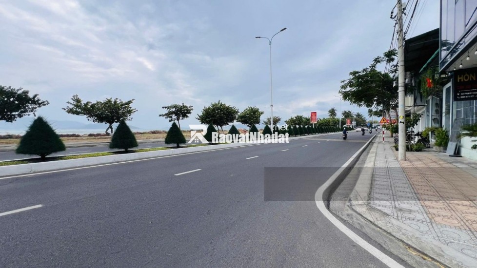 BÁN NHANH TÒA NHÀ PHỐ LÔ GÓC KINH DOANH NGHỈ DƯỠNG VIEW BIỂN PHẠM VĂN ĐỒNG NHA TRANG GIÁ BÁN 17 TỶ 500 TRIỆU 11 PHÒNG  NGỦ