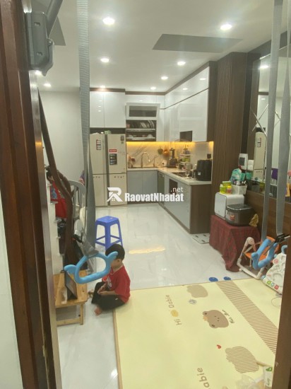 Tôi bán gấp căn nhà đẹp ở luôn ngõ 101 Thanh Nhàn, 38m2, 5 tầng, 6 phòng ngủ giá 11.9 tỷ có TL