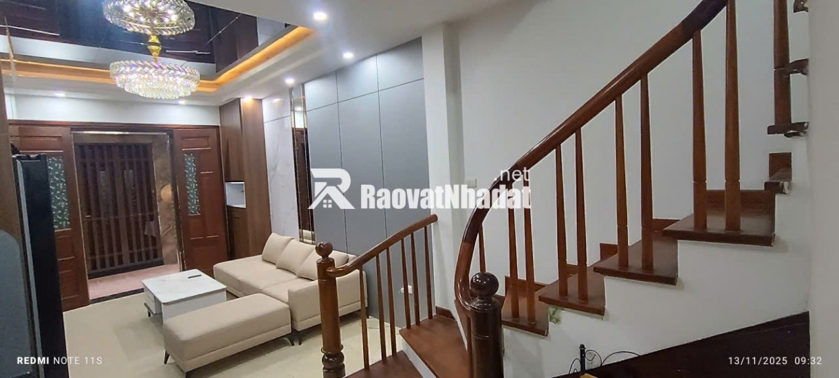 Bán Nhà 34m2- 5 tầng, full nội thất cao cấp– Đường Láng – Đống Đa– Ngõ Nông