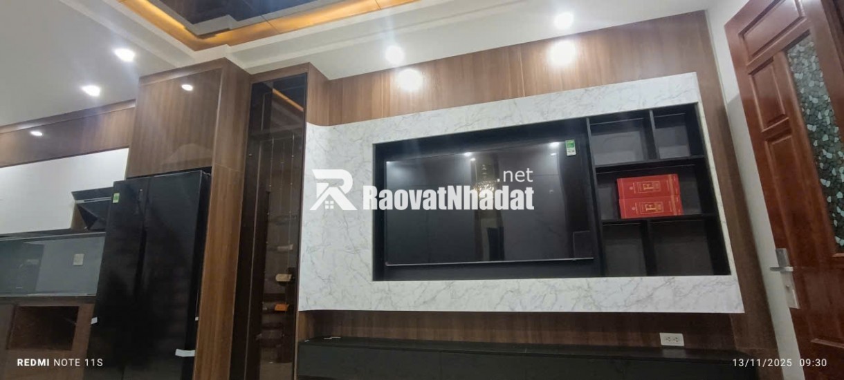 Bán Nhà 34m2- 5 tầng, full nội thất cao cấp– Đường Láng – Đống Đa– Ngõ Nông