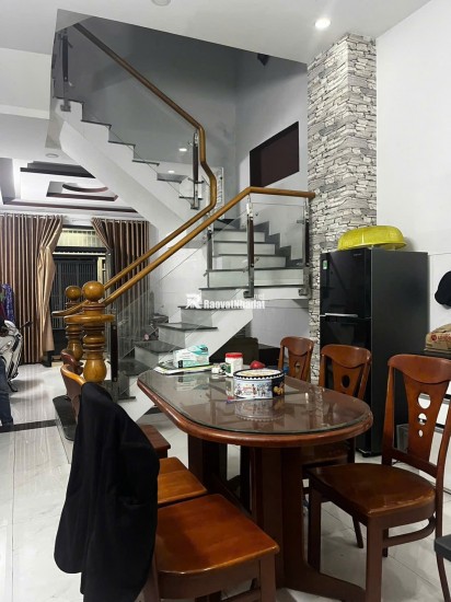 NHÀ 4 TẦNG  4PN. Oto ngủ trong nhà . Hẻm oto tránh