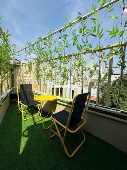 NHÀ 4 TẦNG  4PN. Oto ngủ trong nhà . Hẻm oto tránh