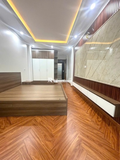 Bán nhà -Định Công Thượng- 37m2 – 6 tầng thang máy – ô tô – kinh doanh – ngõ thông- chào 11.5 tỷ.