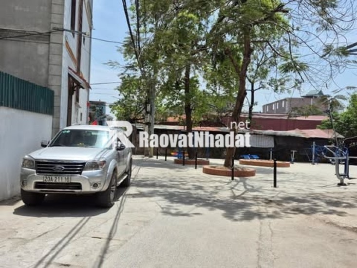 Nhà mặt phố ô tô tránh, mới xây xong, kinh doanh sầm uất, tiềm năng tăng giá tốt.