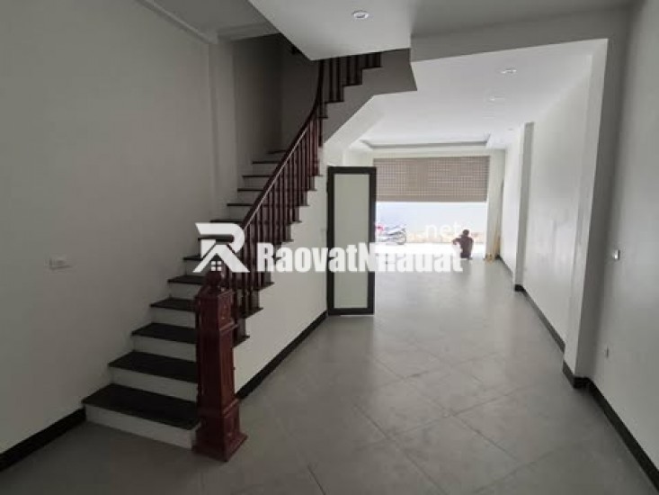 Nhà mặt phố ô tô tránh, mới xây xong, kinh doanh sầm uất, tiềm năng tăng giá tốt.