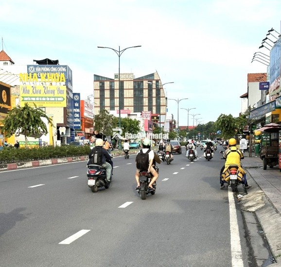 NHÀ ĐẸP 135M2, ĐƯỜNG 1A HOÀNG HỮU NAM, Q9 KẾT NỐI NHIỀU TIỆN ÍCH 6TỶ85