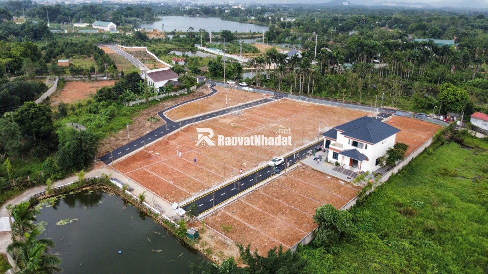 Chính chủ cần bán nhanh lô góc hoa hậu tại Hòa Lạc, dt 100m2, full thổ cư, gần QL21, khu CNC, ĐHQG