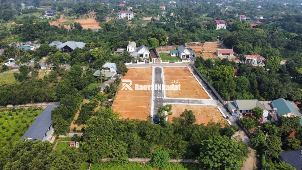 Bán nhanh lô đất vị trí vàng tại Hoà Lạc, dt 110m2, sẵn sổ full thổ cư, ngay QL21, khu CNC Hòa Lạc