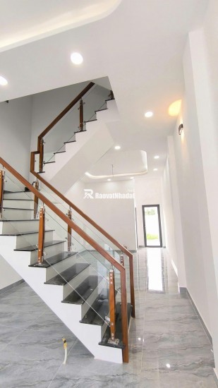  NHÀ MỚI LONG HOÀ – ĐẦU TƯ SINH LỜI, Ở ĐỈNH CAO! DUY NHẤT 2.4 TỶ! (4 Phòng Ngủ - Có Sân Thượng)