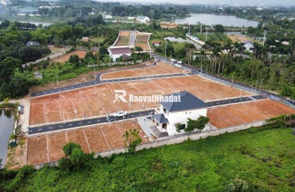 Chính chủ cần bán nhanh lô góc hoa hậu tại Hòa Lạc, dt 100m2, full thổ cư, gần QL21, khu CNC, ĐHQG