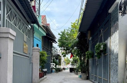 NHÀ BÁN GẤP GIẢM 400 TRIỆU. SÁT VÁCH QUẬN 7  - NHÀ MỚI Ở NGAY (4x15m) VUÔNG VỨC, TẶNG FULL NỘI THẤT - SỔ HỒNG HOÀN CÔNG, CÔNG CHỨNG NGAY - 5.5 TỶ