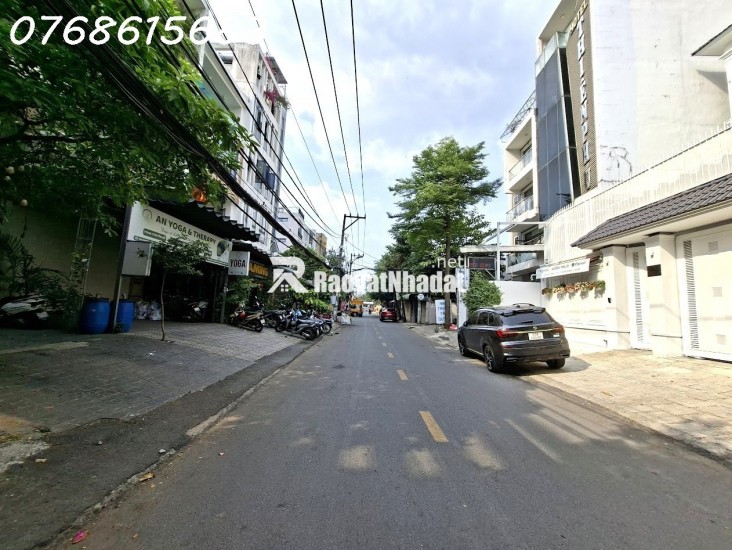 Bán mặt tiền KD gần bên Gigamall Phạm Văn Đồng, 2 tầng, 90m2, đường 12m, sổ hồng, giá 13 tỷ TL