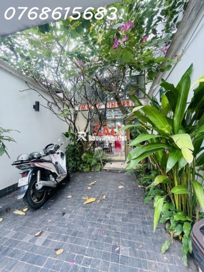 Bán mặt tiền KD gần bên Gigamall Phạm Văn Đồng, 2 tầng, 90m2, đường 12m, sổ hồng, giá 13 tỷ TL