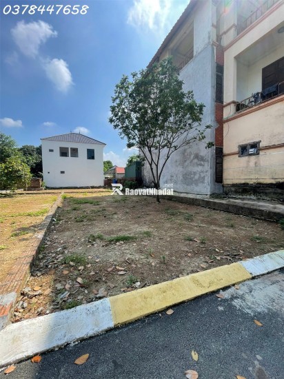 TRUNG TÂM TÂN XÃ, CÁCH HỒ 300M, 3 ÔTÔ TRÁNH, ĐỐI DIỆN ĐH FPT, ĐHQG, NGAY TUYẾN METRO, 119M