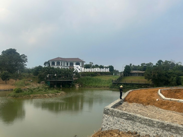 BÁN MẢNH TRỤC CHÍNH KINH DOANH, XUNG QUANH DÂN CƯ ĐÔNG ĐÚC XẦM UẤT.