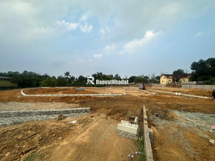 BÁN MẢNH TRỤC CHÍNH KINH DOANH, XUNG QUANH DÂN CƯ ĐÔNG ĐÚC XẦM UẤT.