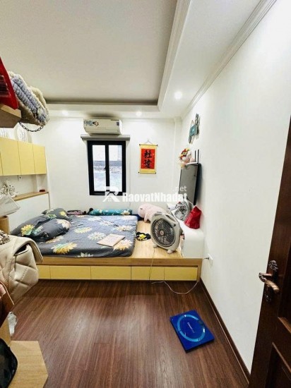 NHÀ ĐẸP Ở NGAY-30M RA MẶT PHỐ-NGÕ THÔNG-2 THOÁNG TRƯỚC SAU.