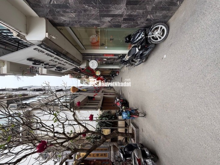 Bán nhà đẹp  Võ Chí Công 30,4m2- 5 tầng - 2 mặt thoáng- giá 8,9 tỷ