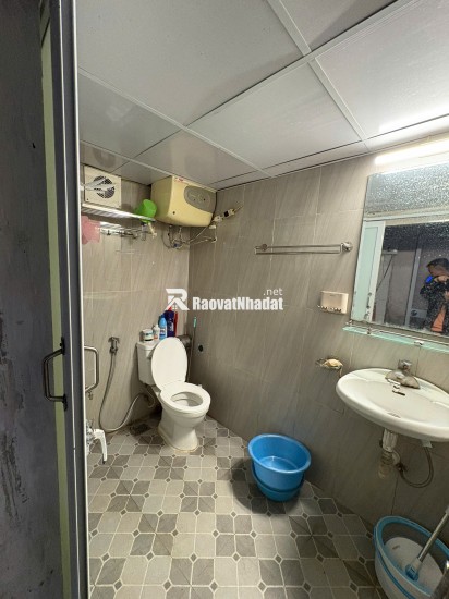 Chính chủ cho thuê căn hộ tập thể tầng 4 tại ngõ 35 Kim Mã Thượng, phường Cống Vị, quận Ba Đình, Hà Nội.