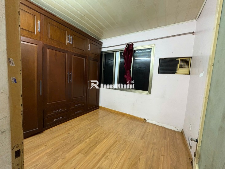 Chính chủ cho thuê căn hộ tập thể tầng 4 tại ngõ 35 Kim Mã Thượng, phường Cống Vị, quận Ba Đình, Hà Nội.