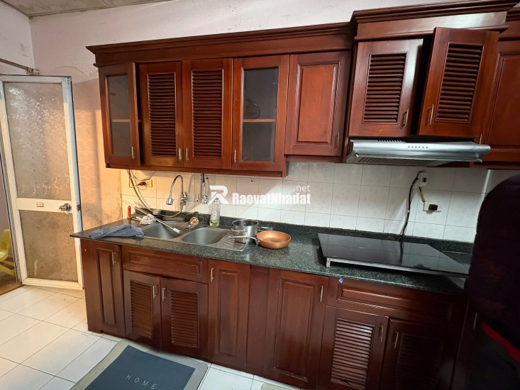 Chính chủ cho thuê căn hộ tập thể tầng 4 tại ngõ 35 Kim Mã Thượng, phường Cống Vị, quận Ba Đình, Hà Nội.