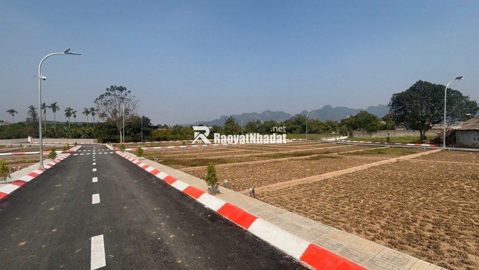 KHÔNG ỒN ÀO – NHƯNG NGƯỜI BIẾT ĐÃ ÂM THẦM XUỐNG TIỀN