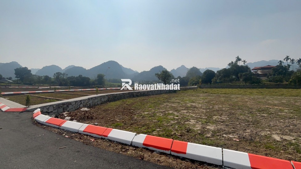 KHÔNG ỒN ÀO – NHƯNG NGƯỜI BIẾT ĐÃ ÂM THẦM XUỐNG TIỀN