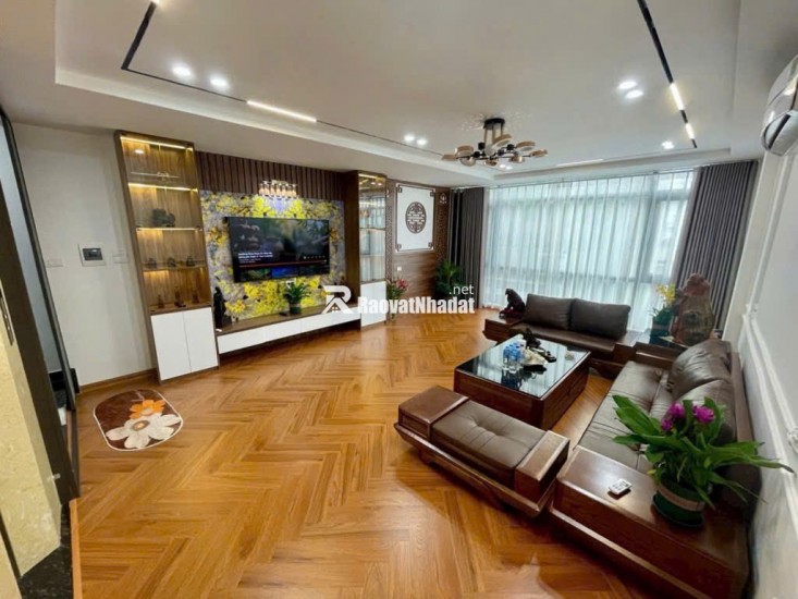 Bán nhà phố Ngọc Lâm 6 tầng thang máy ô tô vào nhà