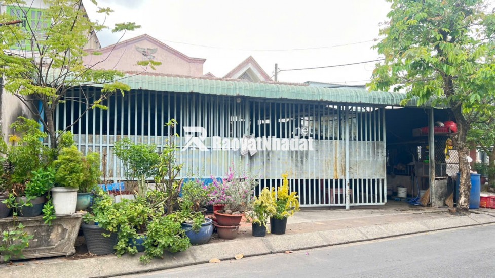 BÁN NHÀ ĐẤT TẠI HÓC MÔN, DT 177M2, SẴN SỔ, CHỈ 3.8 TỶ. LH: 0765659378