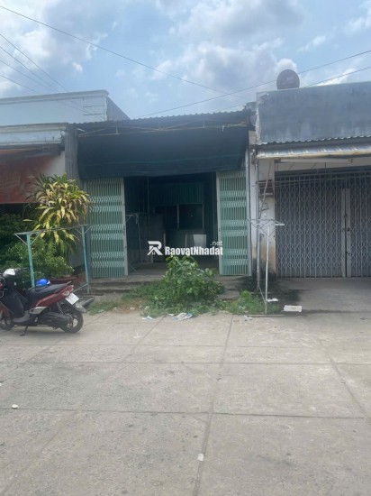 BÁN ĐẤT TẠI CHỢ DT81M2 SHR TRÊN ĐẤT CÓ NHÀ TIỀN CHẾ CỬA KÉO ĐÀI LOAN 950TR LH:0974004184 GẶP TRUNG.