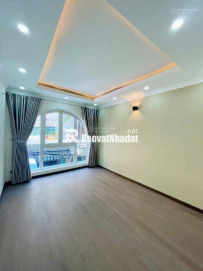Bán nhà 2 tầng 21m² Nguyễn Thần Hiến, Q.4, 5.6 tỷ, sổ đỏ.