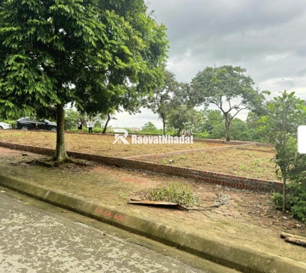 . Giá thấp nhất lô đất 100m2 gần Phú Cát, khu vực trung tâm Hòa Lạc. Phù hợp xây trọ, đầu tư sinh lời, kết nối Metro 5 – Quốc Lộ 21. Liên hệ xem đất