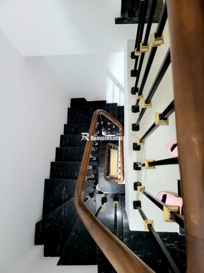 Bán nhà 6 tầng NGÔ XUÂN QUẢNG thang máy phun nội thât oto đỗ cửa giá chỉ nhỉnh 8 tỷ