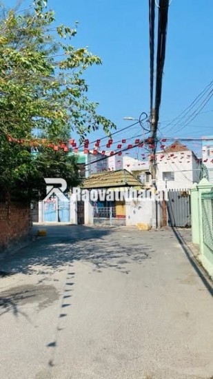 XE HƠI ĐỖ CỬA - NGANG LỚN 5.7M - VUÔNG A4 - HẺM XE HƠI TRẢI NHỰA - HOÀN CÔNG ĐỦ - 3.25T.Y TL