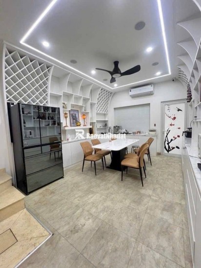 NHÀ MẶT TIỀN - KHU TÊN LỬA -NHÀ 5 TẦNG 4X18M CHỈ 8 TỶ