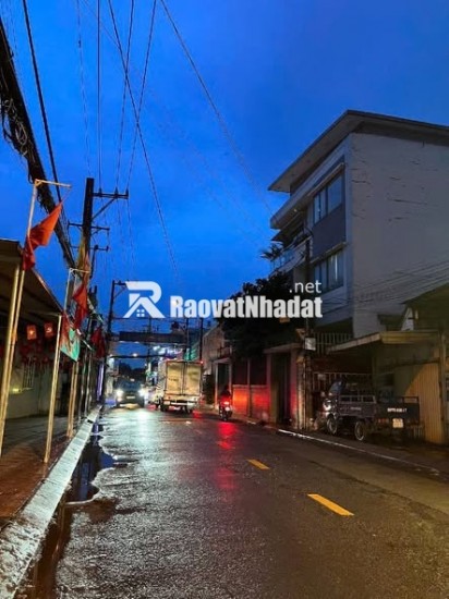 + BÁN NHÀ LÊ VĂN KHƯƠNG QUẬN 12
+ Dt : 4.4m x 15m 63m2
+ Kc : 3 tầng 3pn
+ Giá : 7 Tỷ