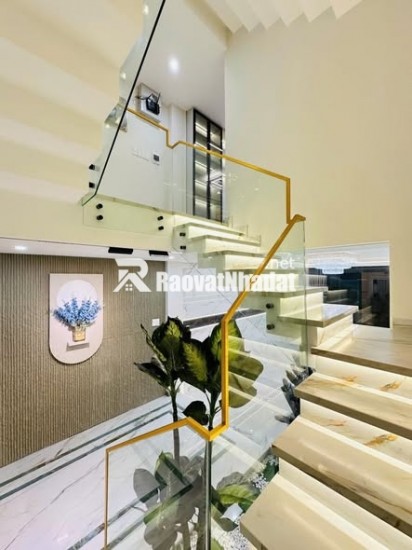 NHÀ 5 TẦNG LUNG LINH FULL NỘI THÂT XỊN XÒ - CÓ Ô CHỠ THANG MÁY