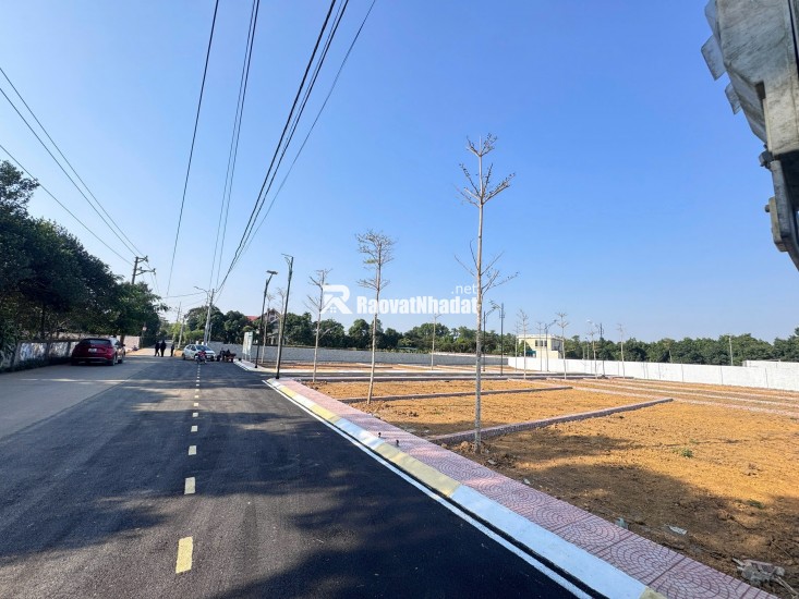 Chỉ 2,5 tỷ /lô 100m ,tại cnc Hòa Lạc,đường thông 2 xe tránh