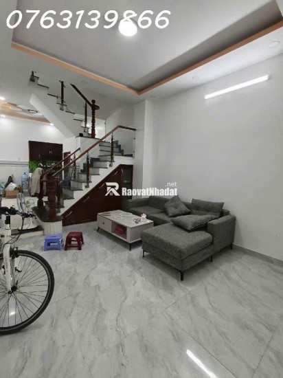 CHI 5. x TỶ- NHÀ 3 TẦNG- GẦN hOÀNG QUỐC VIỆT- HXH 6M- NGANG 5.5M- 2 LẦU- HOÀN CÔNG.