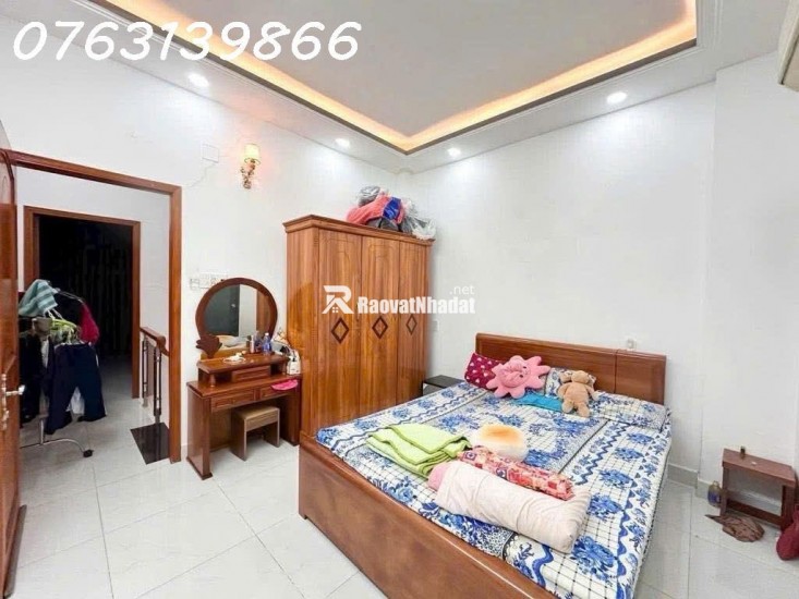 CHI 5. x TỶ- NHÀ 3 TẦNG- GẦN hOÀNG QUỐC VIỆT- HXH 6M- NGANG 5.5M- 2 LẦU- HOÀN CÔNG.