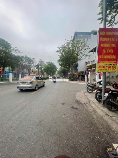 Hàng hiếm có 1 0 2 đây anh chị ơi !!!! 

BÁN NHÀ VIỆT HƯNG ĐƯỜNG Ô TÔ TRÁNH - KINH DOANH - SÁT MẶT PHỐ VIỆT HƯNG