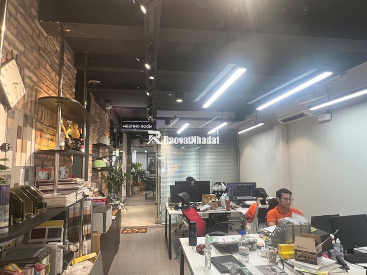 SANG MẶT BẰNG VĂN PHÒNG 80M2 ĐANG THUÊ Ở MẶT TIỀN ĐƯỜNG NGUYỄN CẢNH CHÂN Q1. LH:0765777099.