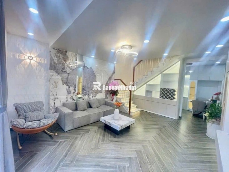 Bán nhà hẻm cạnh đường Nguyễn Văn Linh, Tân Thuận, Quận 7 TPHCM, cách đường xe tải khoảng 20m.