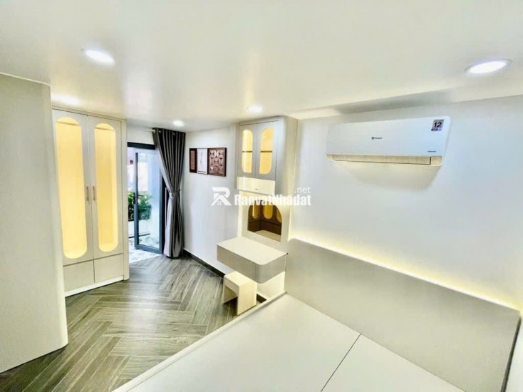 Bán nhà hẻm cạnh đường Nguyễn Văn Linh, Tân Thuận, Quận 7 TPHCM, cách đường xe tải khoảng 20m.